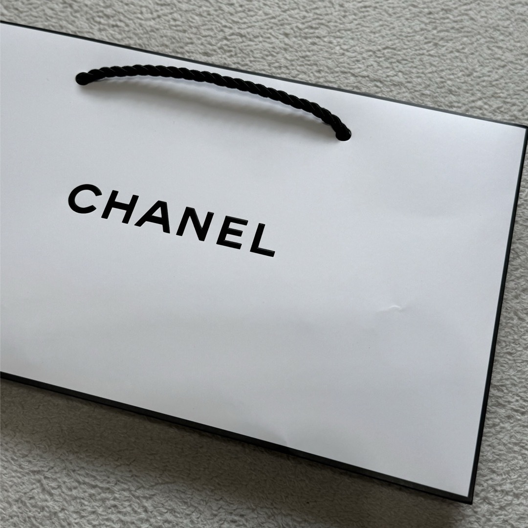 CHANEL(シャネル)のCHANEL ショップ袋 ショッパー 紙袋  シャネル レディースのバッグ(ショップ袋)の商品写真