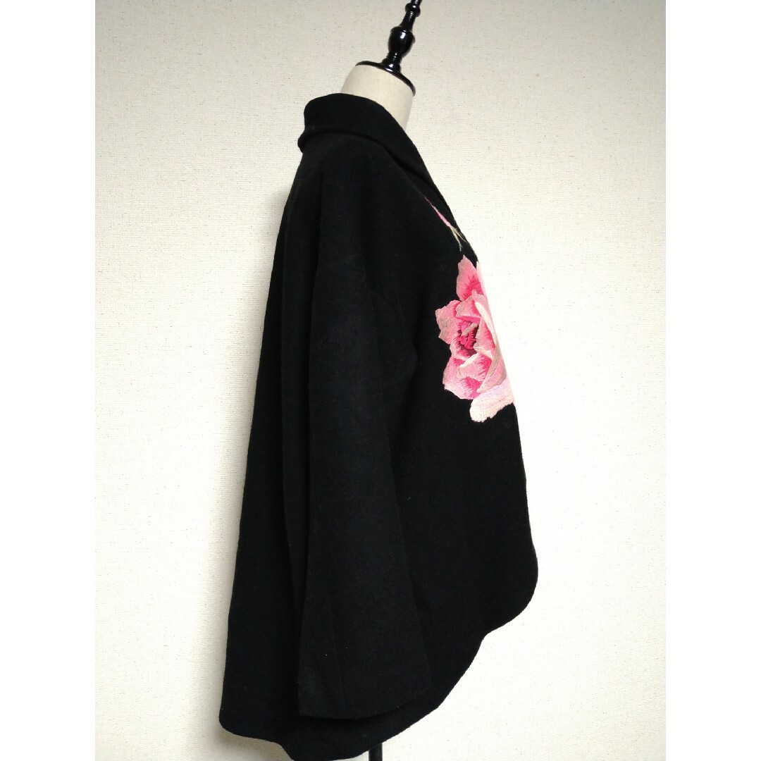 TOKUKO 1er VOL(トクコプルミエヴォル)のTOKUKO 1er VOL 薔薇刺繍コート レディースのジャケット/アウター(ロングコート)の商品写真