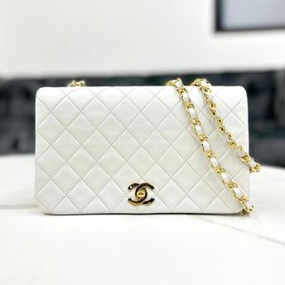 シャネル(CHANEL)の美品☆　シャネル　フルフラップ　マトラッセ　白　ショルダーバッグ　1番台(ショルダーバッグ)