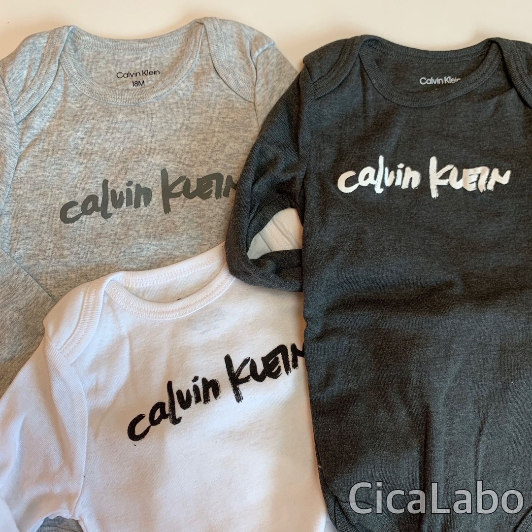 Calvin Klein(カルバンクライン)の【新品】カルバンクライン 長袖 ロンパース 3枚セット 6/9M キッズ/ベビー/マタニティのベビー服(~85cm)(ロンパース)の商品写真