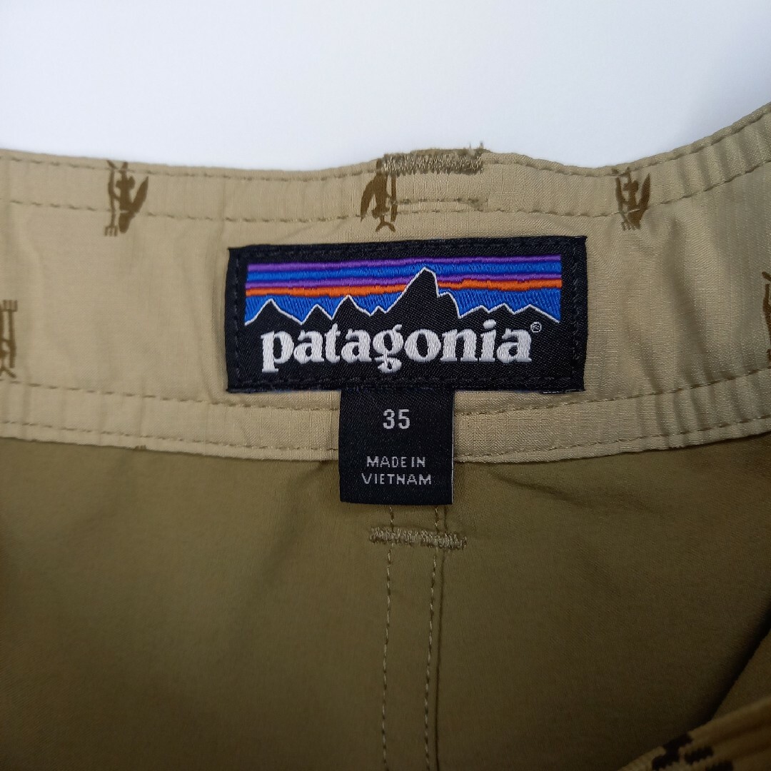 patagonia(パタゴニア)のパタゴニア　ウェーブフェアラー　ボードショーツ　水陸両用　刺繍　ベージュ　XL メンズのパンツ(ショートパンツ)の商品写真