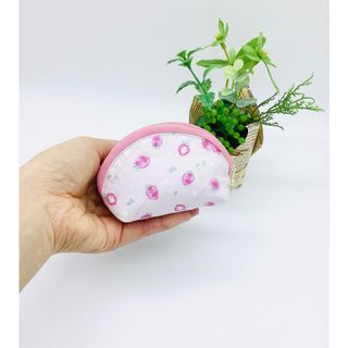 【再販】ミニポーチ☆春のいちご＆小花柄（ピンク）小銭入れ　イヤフォンケース(ポーチ)