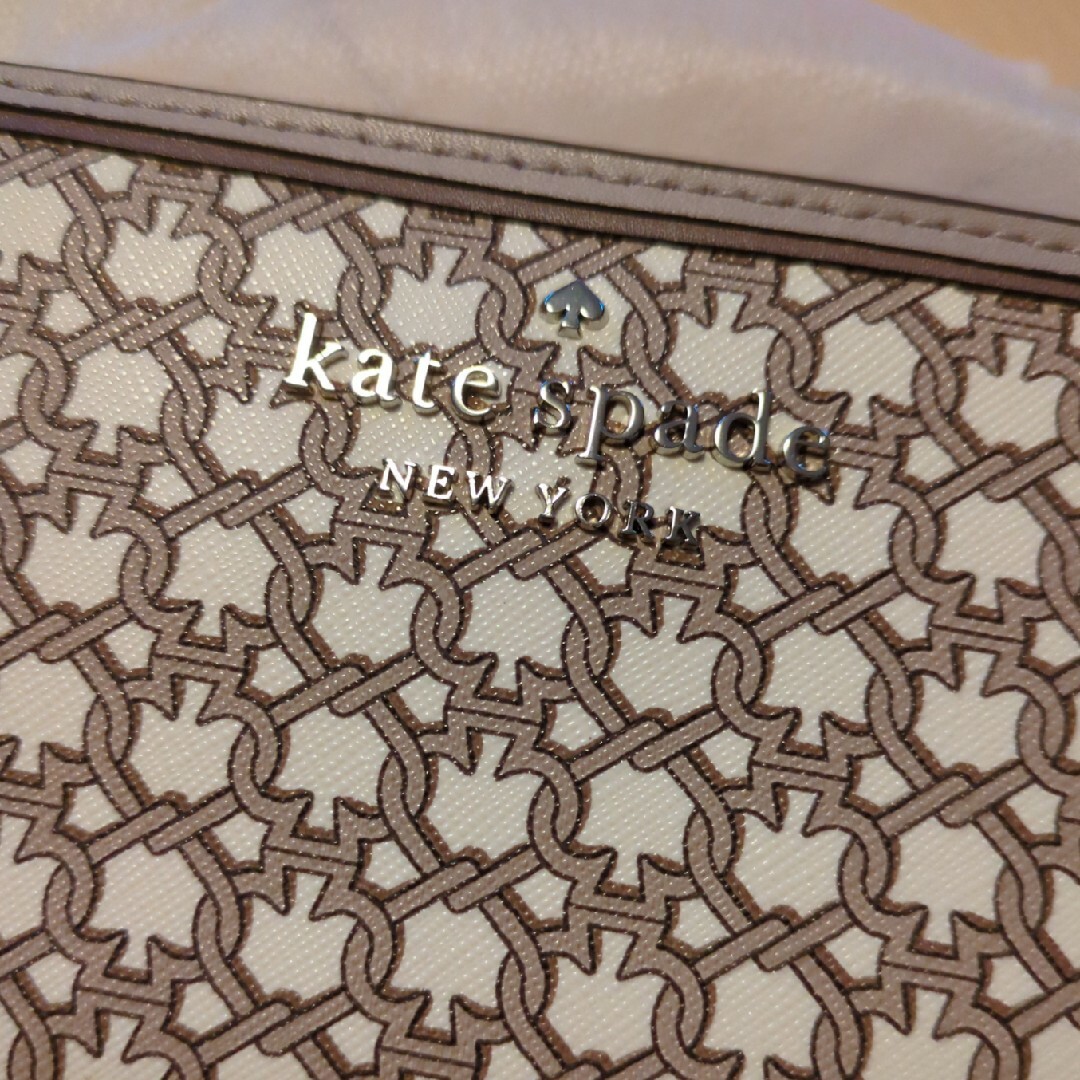 kate spade new york(ケイトスペードニューヨーク)のkate  spade　長財布　新品 レディースのファッション小物(財布)の商品写真