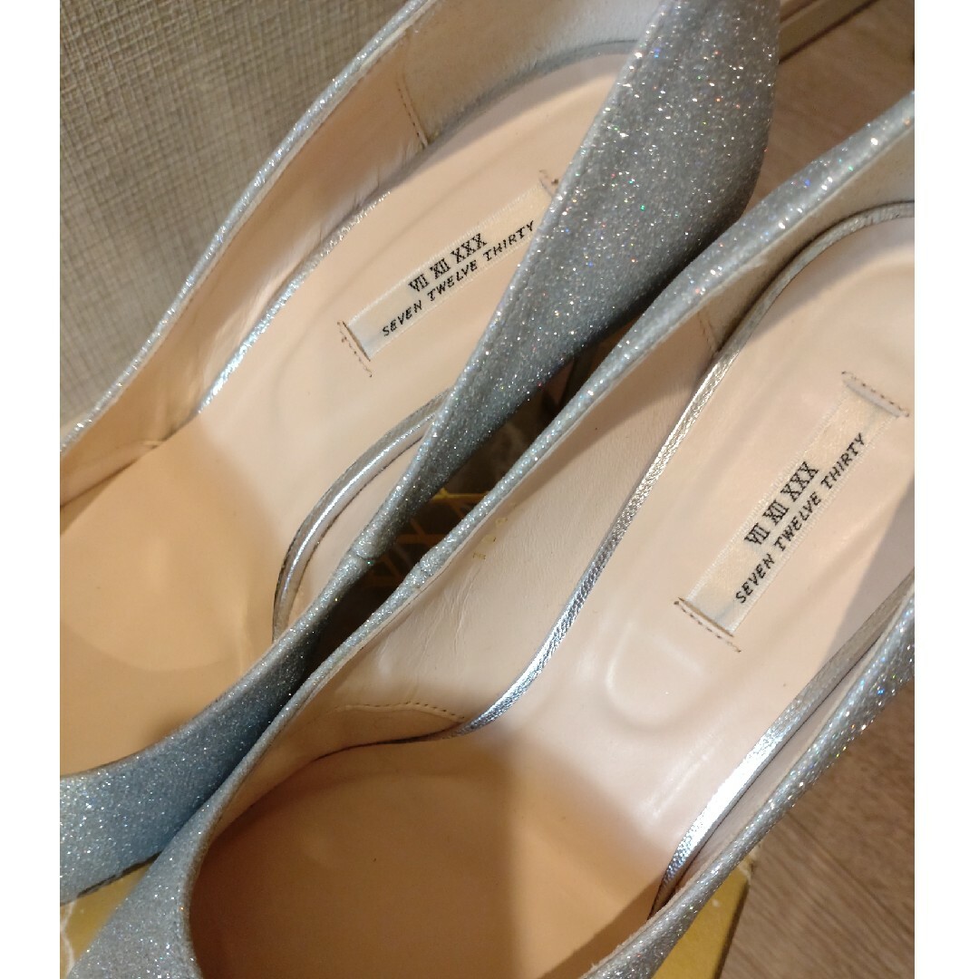 SEVEN TWELVE THIRTY(セブントゥエルヴサーティ)のセブン　トゥエルブ　サーティ レディースの靴/シューズ(ハイヒール/パンプス)の商品写真