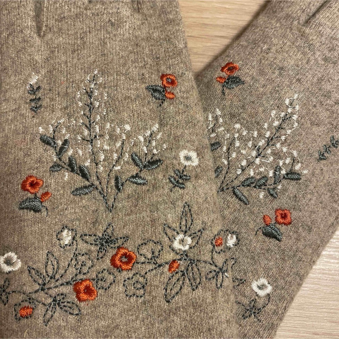 手袋　刺繍　新品未使用 レディースのファッション小物(手袋)の商品写真