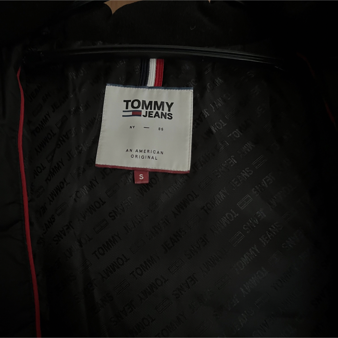 TOMMY JEANS(トミージーンズ)の【最終お値下げ‼️】TOMMY JEANS ロングダウン　ブラック レディースのジャケット/アウター(ダウンジャケット)の商品写真