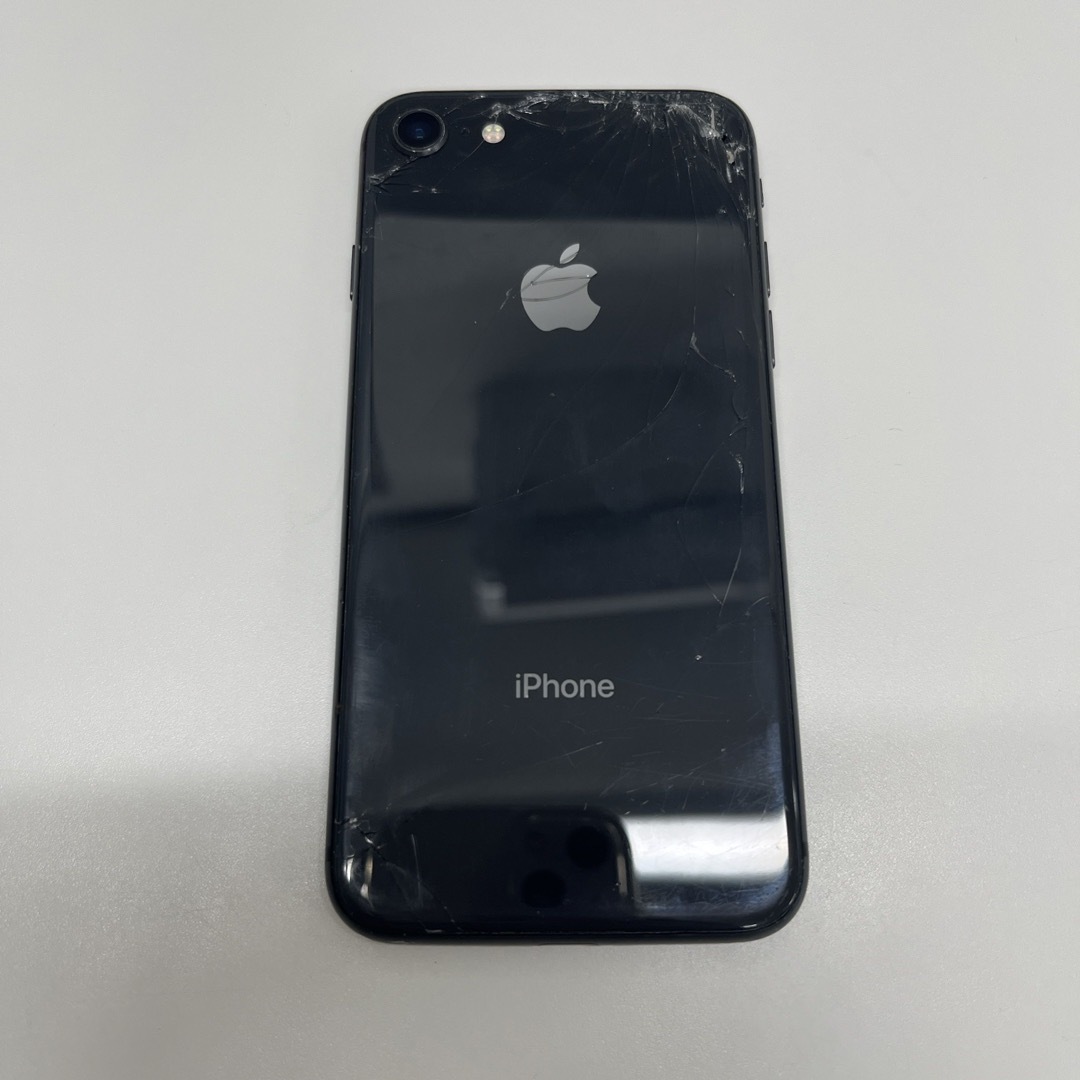 iPhone(アイフォーン)のジャンク iphone8 64GB SIMフリー　本体のみ スマホ/家電/カメラのスマートフォン/携帯電話(スマートフォン本体)の商品写真