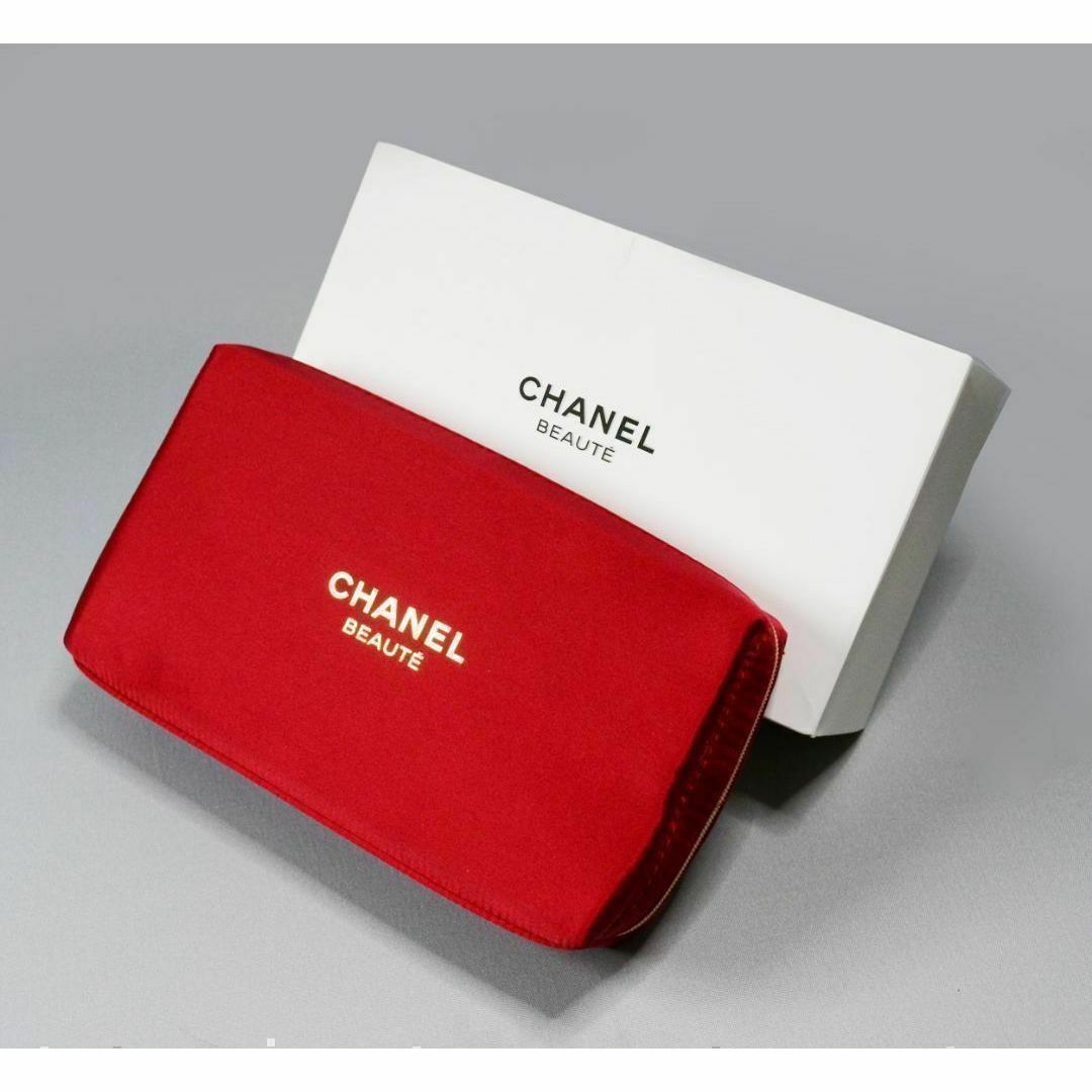 CHANEL(シャネル)のChredbx 新品未使用本物箱付き CHANEL シャネル　ノベルティポーチ レディースのファッション小物(ポーチ)の商品写真