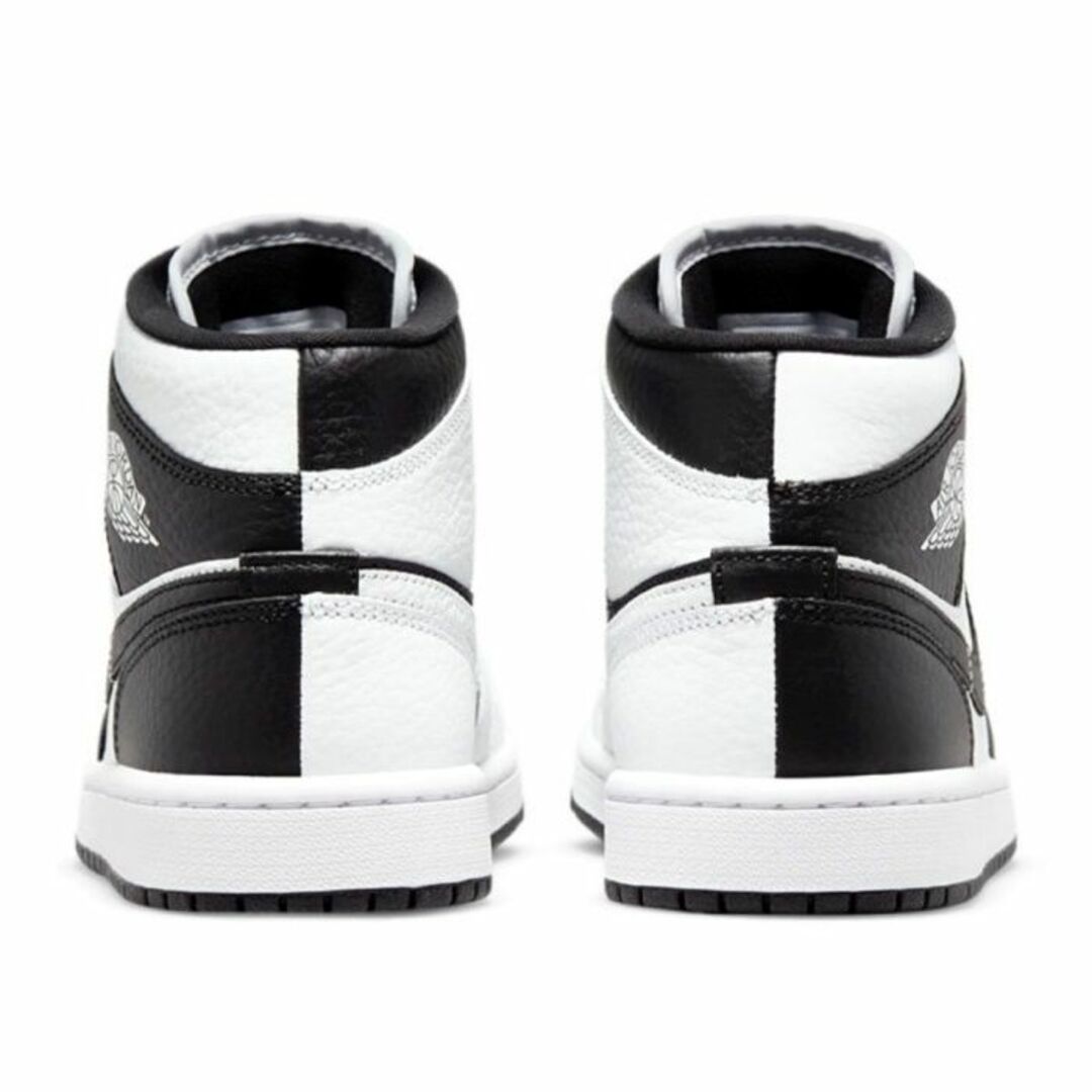 NIKE(ナイキ)の2022 NIKE WMNS Air Jordan 1 Mid "Homage" 白 黒 24.5cm レディースの靴/シューズ(スニーカー)の商品写真
