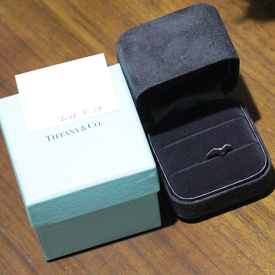 Tiffany & Co.(ティファニー)のティファニー Vバンド リング 指輪 5.5号 PT950 箱 E0739 レディースのアクセサリー(リング(指輪))の商品写真