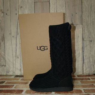 アグ(UGG)のアグ・クラシック カーディ ケーブルニット◇ブラック 8サイズ・25cm(ブーツ)