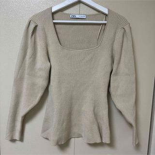 ザラ(ZARA)の試着のみ　ZARA  ペプラムリブニットトップス サイズ　L(ニット/セーター)