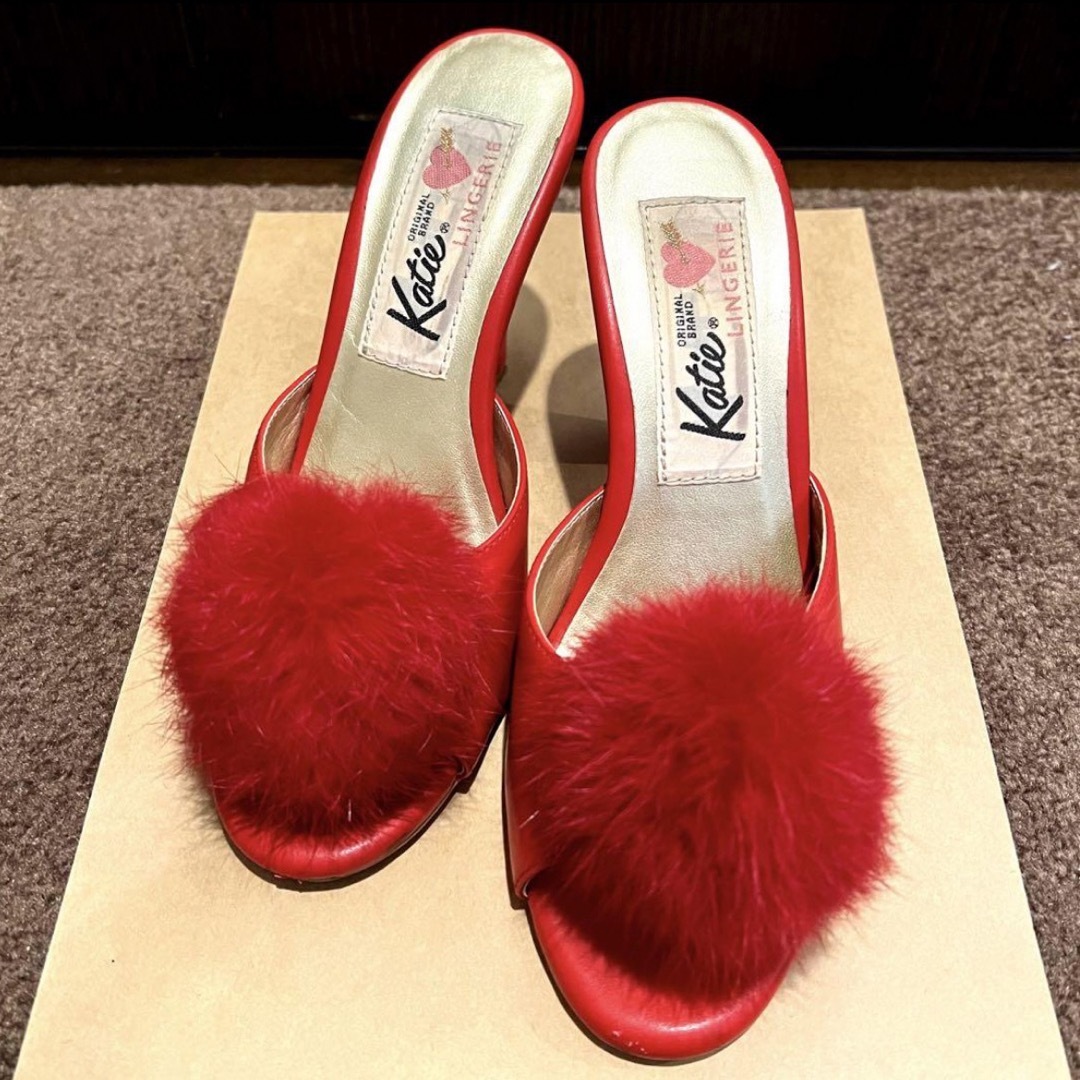 Katie(ケイティー)のKatie ポンポンファーミュール　ファー付き　パンプス　Sサイズ レディースの靴/シューズ(ミュール)の商品写真