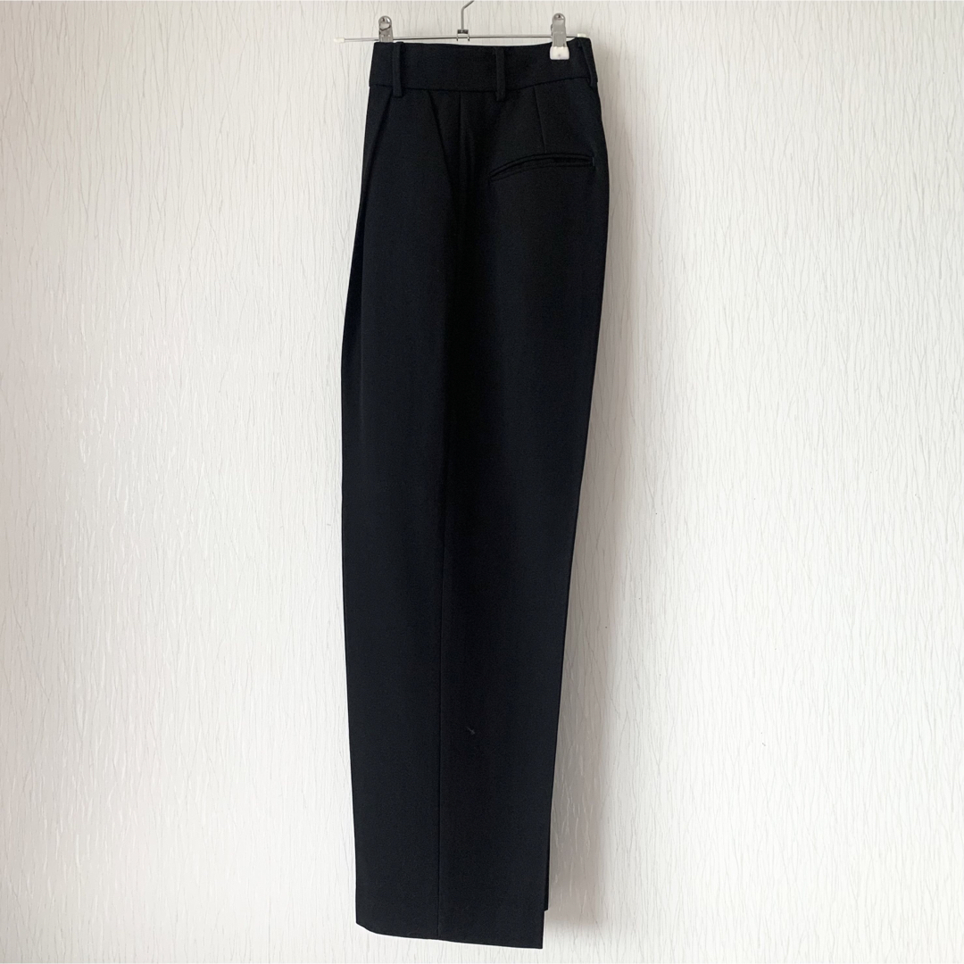 ATON(エイトン)のATON 01 WOOL GABARDINE TAPERED PANTS  レディースのパンツ(カジュアルパンツ)の商品写真