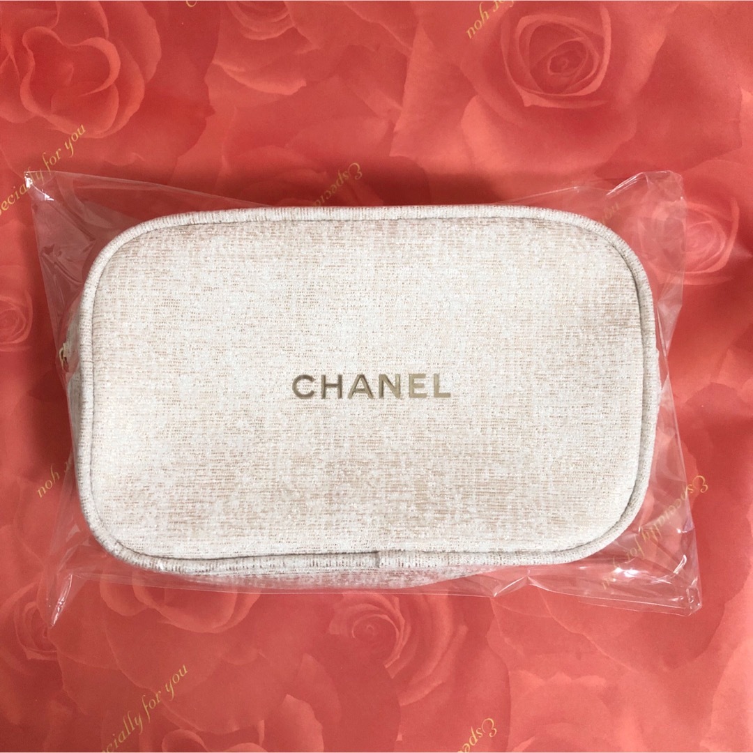 CHANEL(シャネル)のCHANEL シャネル 2023 ホリデー ポーチ ノベルティ クリスマス レディースのファッション小物(ポーチ)の商品写真