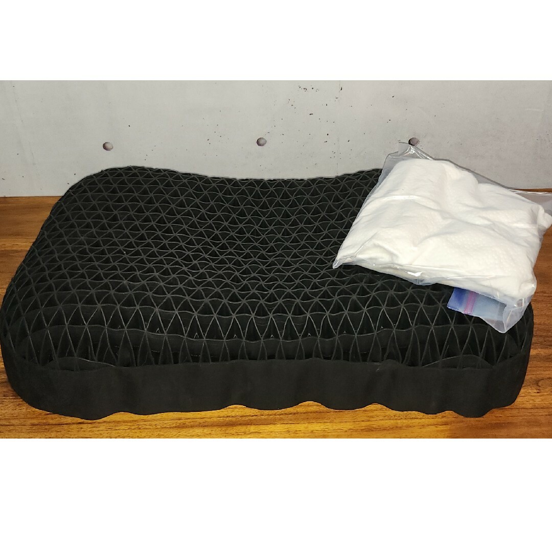 ほぼ新品】ひつじのいらない枕 極柔 枕カバー・箱付き 寝違え ほぼ新品】ひつじのいらない枕 極柔 枕カバー・箱付き 寝違え