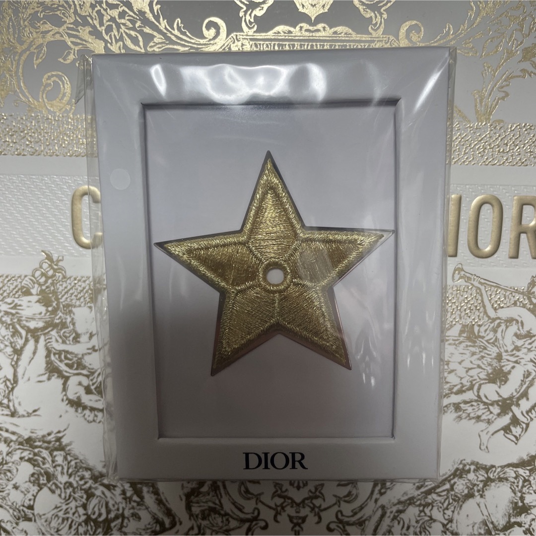 Dior(ディオール)の新品⭐︎DIOR❤️スター型ブローチ✨ エンタメ/ホビーのコレクション(ノベルティグッズ)の商品写真