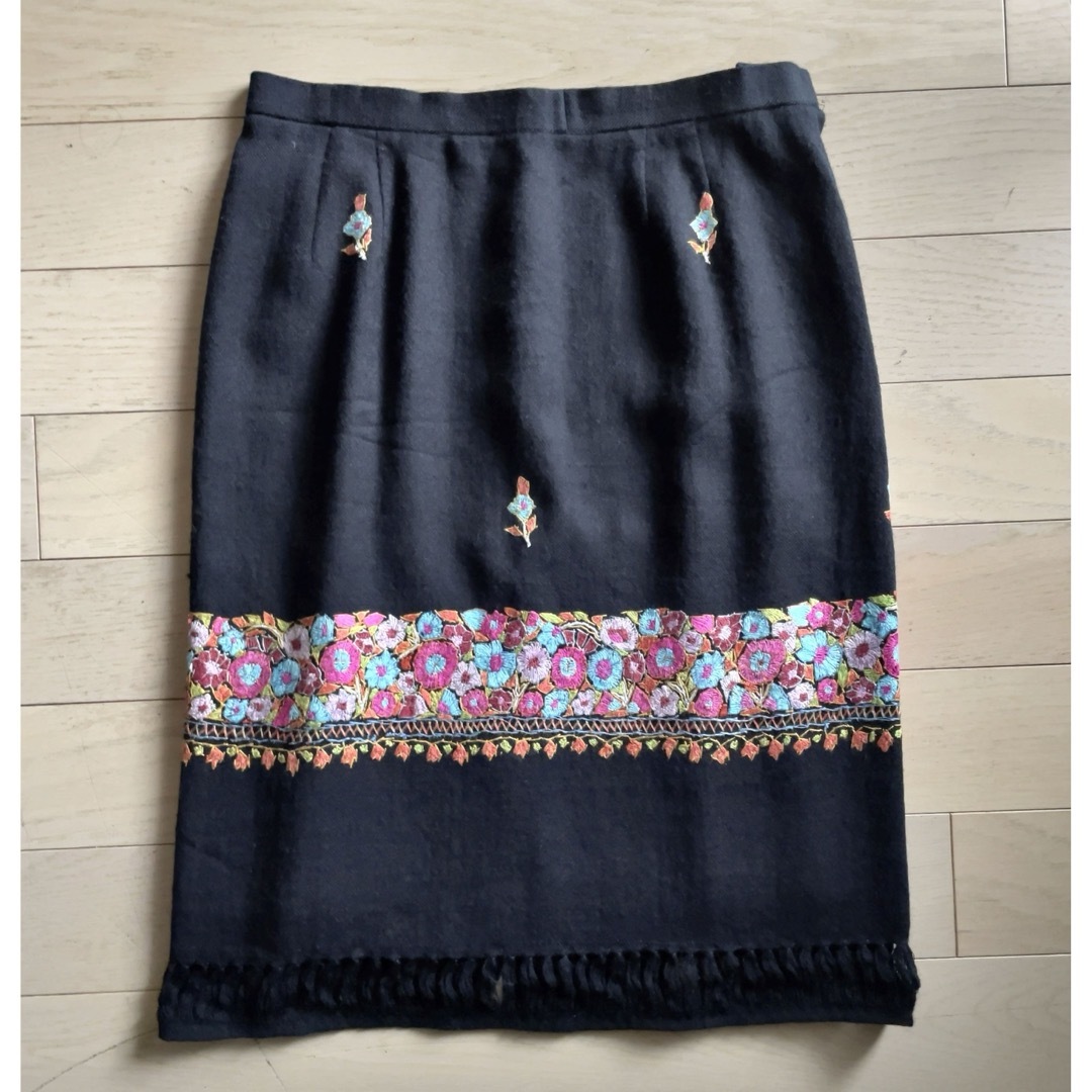 レディース【未使用】フィンランド製 刺繍 スカート