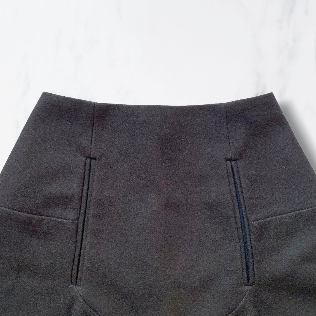 CARVEN(カルヴェン)の新品同様✨美品⭐️CARVEN ミニ スカート フレアスカート 黒 Sサイズ レディースのスカート(ミニスカート)の商品写真