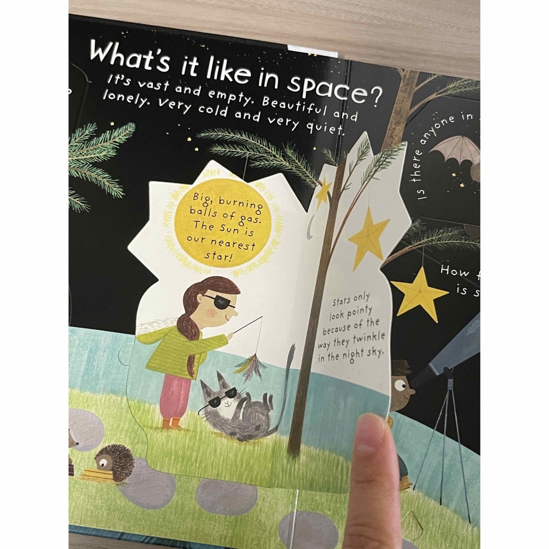 英語絵本　仕掛け絵本　usborne what's like in space エンタメ/ホビーの本(洋書)の商品写真