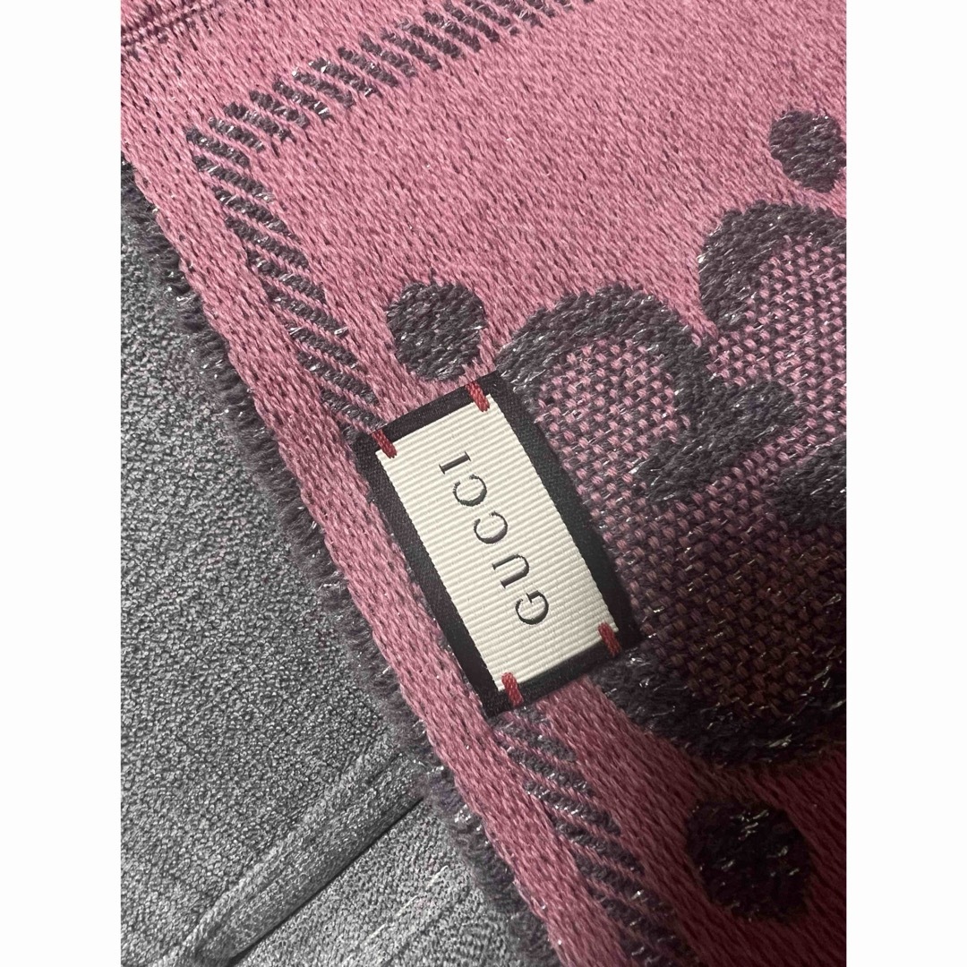 Gucci(グッチ)のGUCCI  グッチ スカーフ マフラー グレー ピンク GG レディースのファッション小物(マフラー/ショール)の商品写真