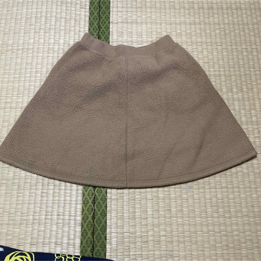 UNIQLO(ユニクロ)のUNIQLOボアスカート１４０センチ キッズ/ベビー/マタニティのキッズ服女の子用(90cm~)(スカート)の商品写真