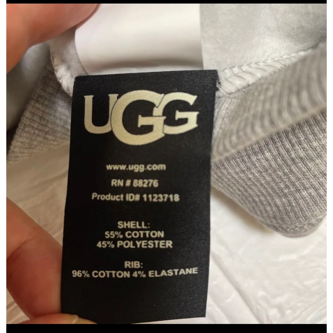 UGG(アグ)の【新品】UGG  裏起毛　ボアロゴ　トレーナー レディースのトップス(トレーナー/スウェット)の商品写真