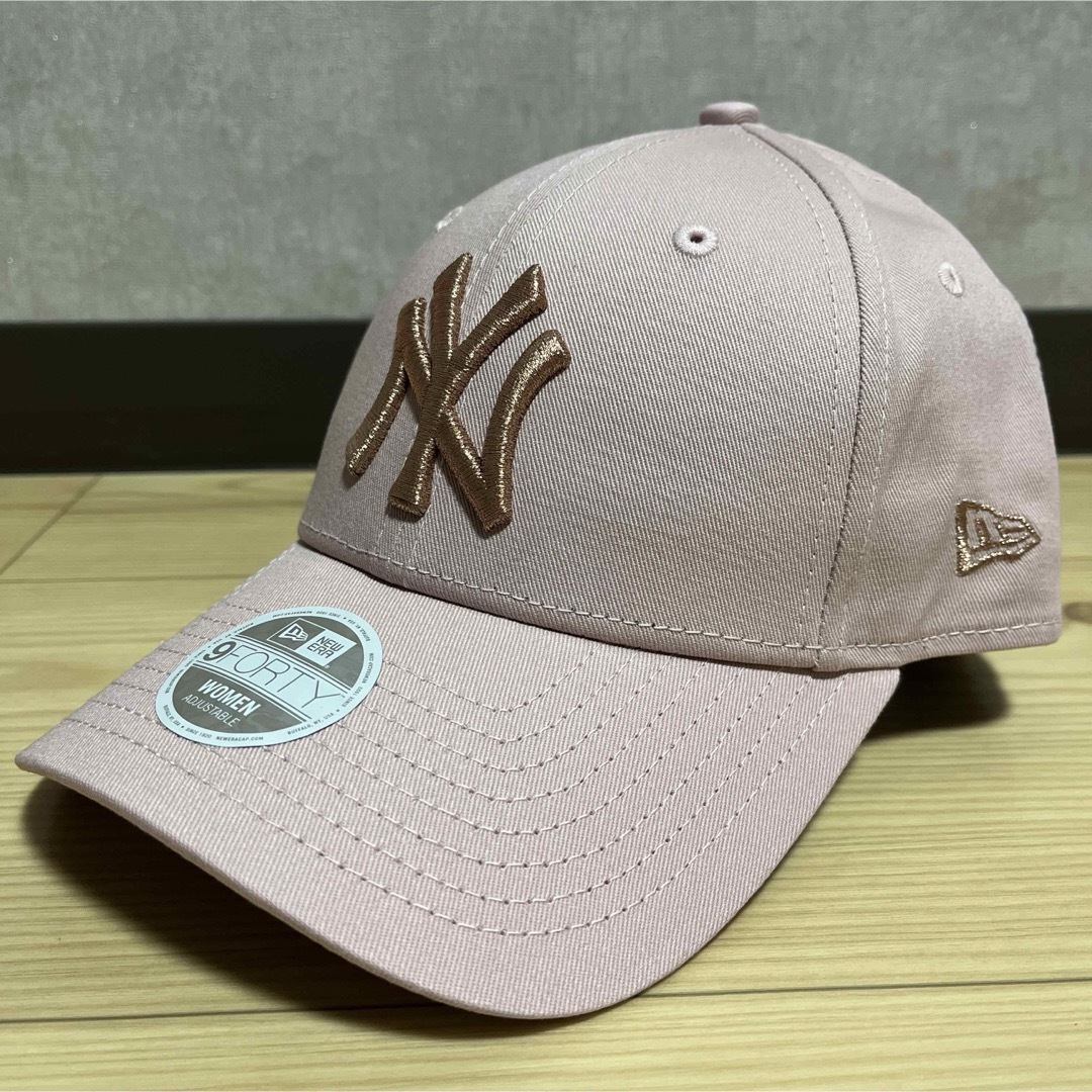 NEW ERA(ニューエラー)のニューエラ　NEW ERA NY ニューヨークヤンキース　ピンク　ピンクゴールド レディースの帽子(キャップ)の商品写真