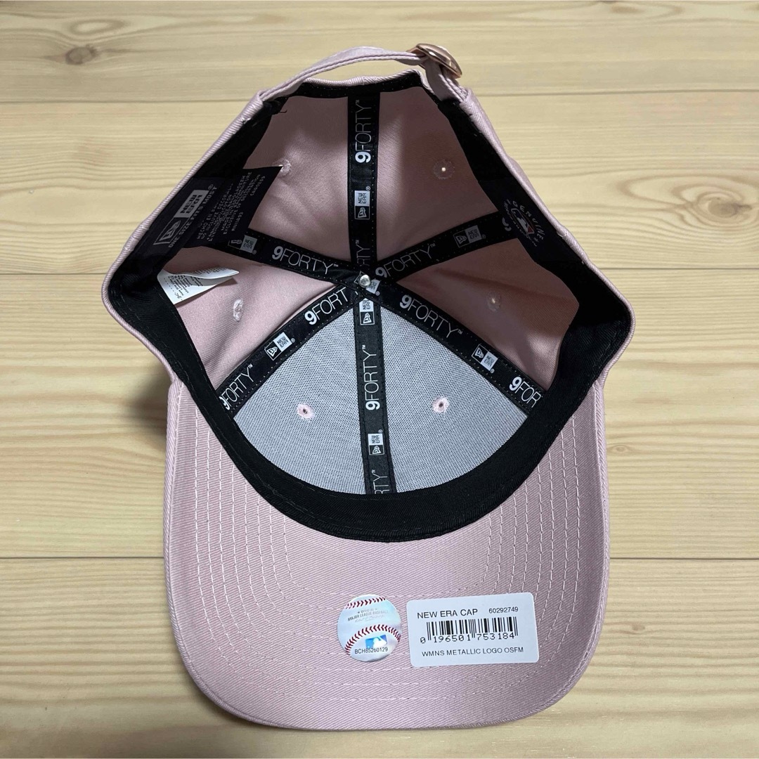 NEW ERA(ニューエラー)のニューエラ　NEW ERA NY ニューヨークヤンキース　ピンク　ピンクゴールド レディースの帽子(キャップ)の商品写真