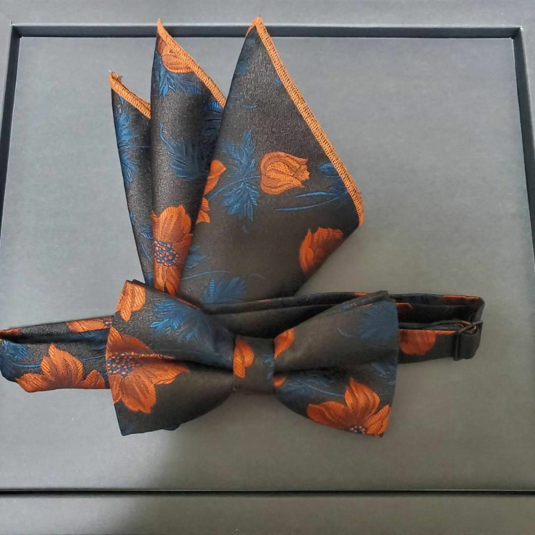 蝶ネクタイ　ポケットチーフ　2点セット　結婚式　披露宴　パーティー　オレンジ花柄 メンズのファッション小物(ネクタイ)の商品写真