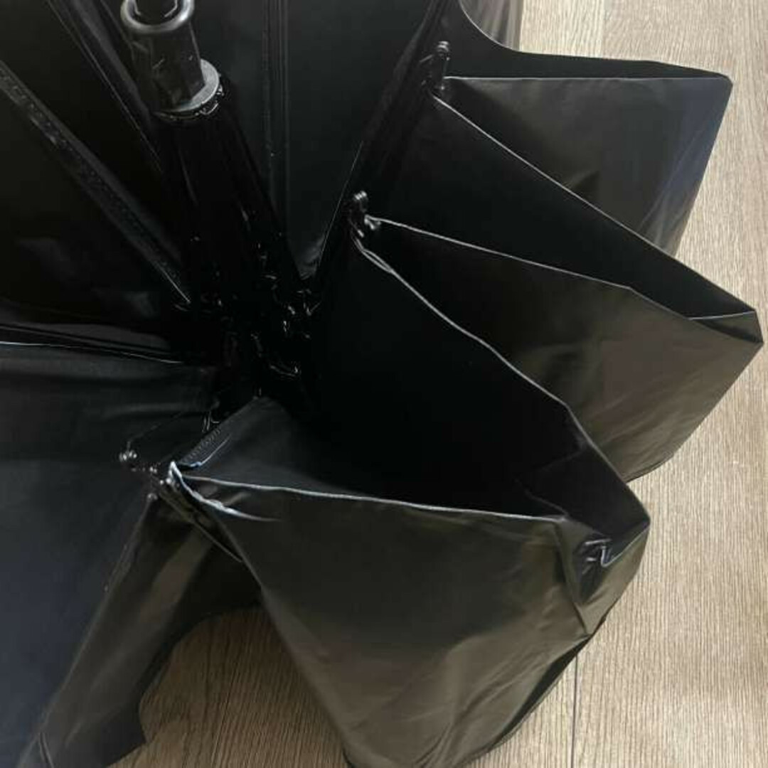 晴雨兼用折り畳み傘 ブラック ハイビスカス柄 UVカット 軽量 日傘 遮光 レディースのファッション小物(傘)の商品写真
