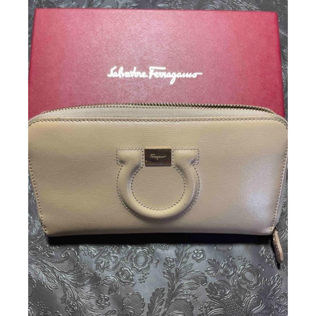 Salvatore Ferragamo(サルヴァトーレフェラガモ)のsalvatore ferragamo 財布　サルヴァトーレフェラガモ レディースのファッション小物(財布)の商品写真