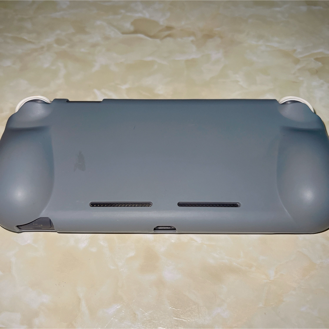 Nintendo Switch(ニンテンドースイッチ)のNintendo Switch light 本体　（ケース付き） エンタメ/ホビーのゲームソフト/ゲーム機本体(家庭用ゲーム機本体)の商品写真