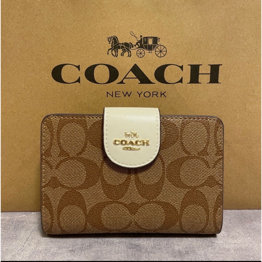 二つ折り財布新品　COACH  二つ折り財布　ホワイト ブラウン シグネチャー　小銭入れ有