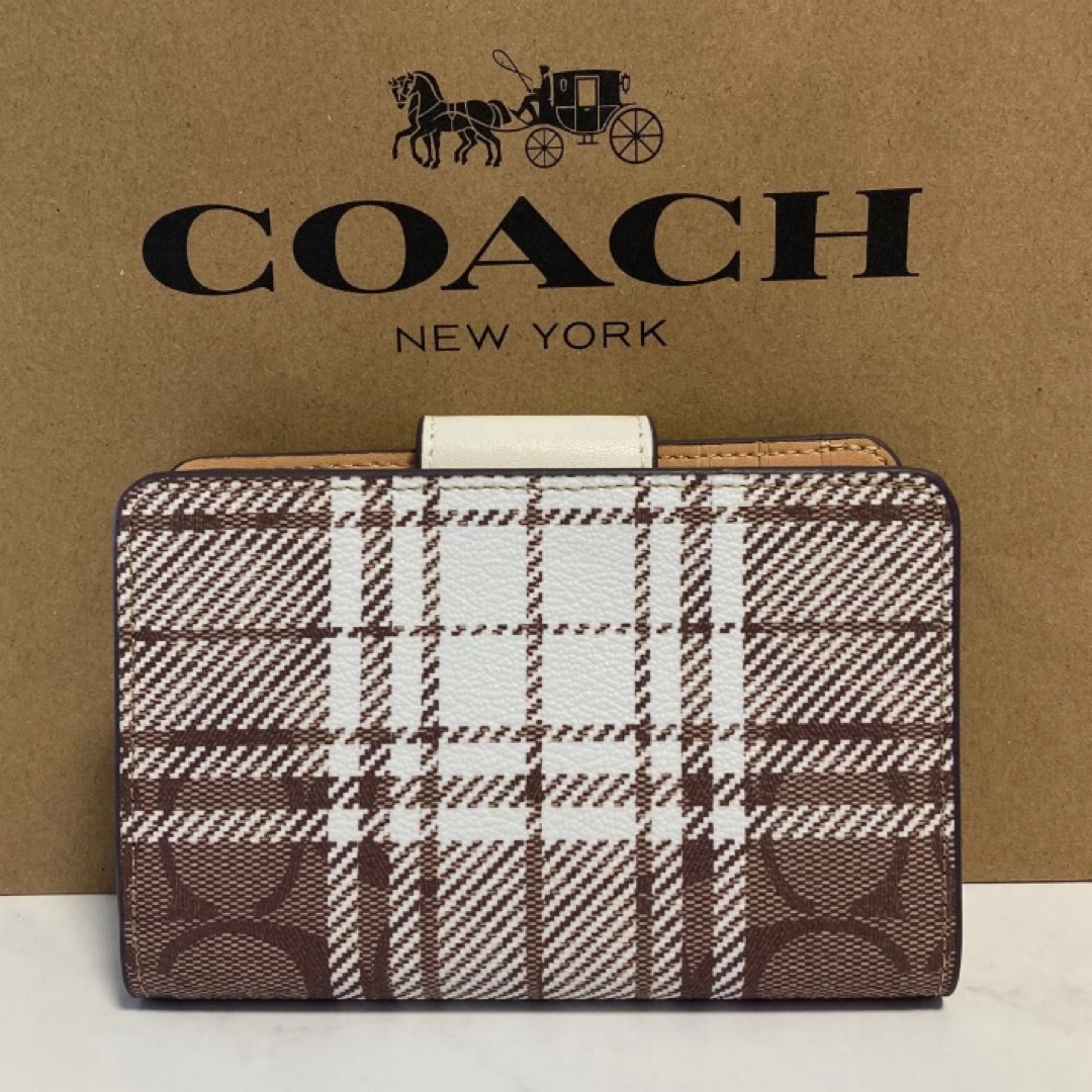 COACH(コーチ)の新品　COACH  二つ折り財布　ホワイト ブラウン チェック　小銭入れ有 レディースのファッション小物(財布)の商品写真