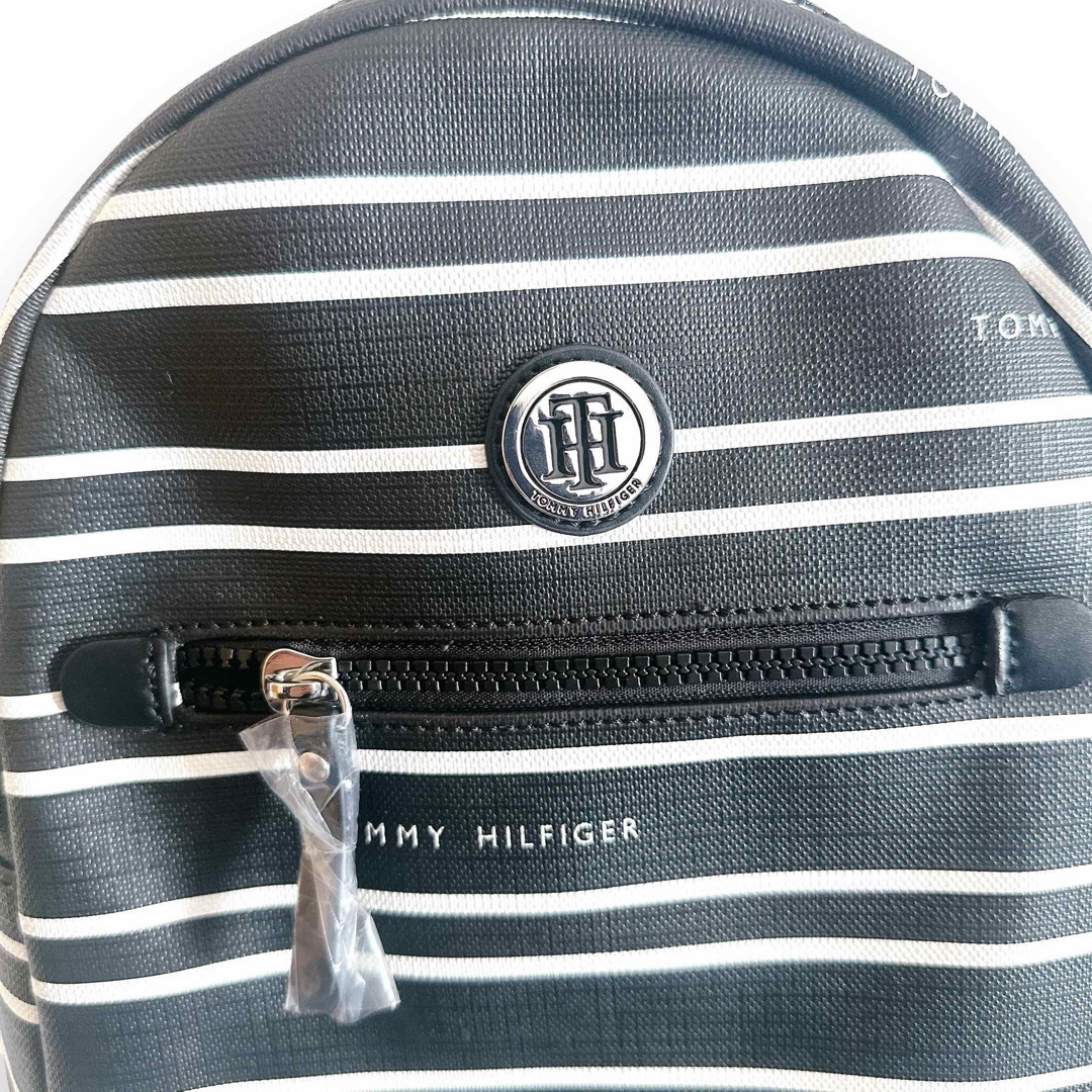 TOMMY HILFIGER(トミーヒルフィガー)の【USA輸入】トミーヒルフィガー　バッグパック　リュック　レディース　白黒　TH レディースのバッグ(リュック/バックパック)の商品写真