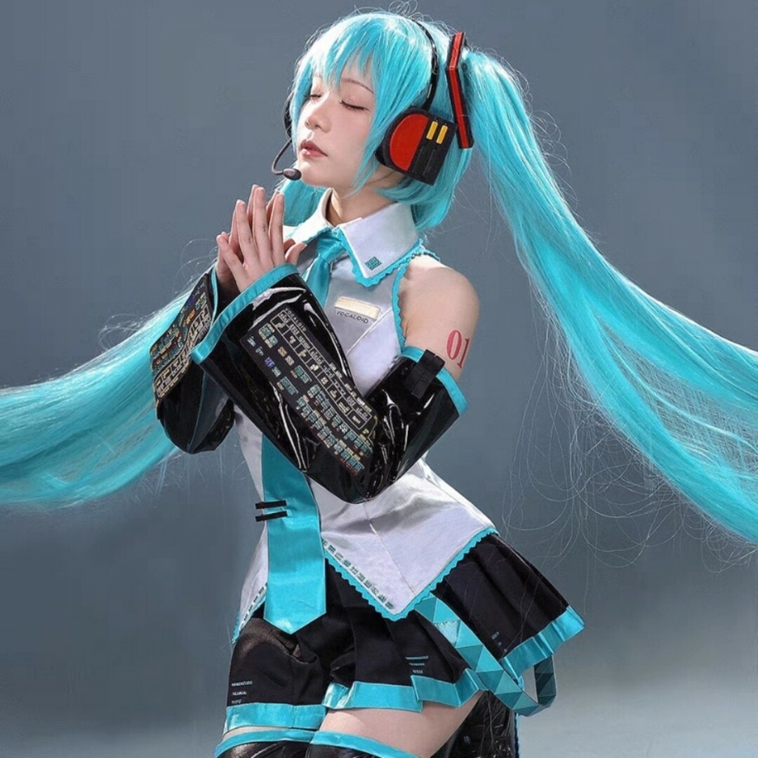 初音ミク　コスプレ　通常モジュール　衣装+ソックス　ICOS エンタメ/ホビーの同人誌(コスプレ)の商品写真