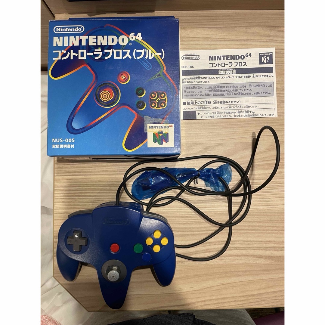 NINTENDO 64(ニンテンドウ64)のニンテンドー64 コントローラーブロス　(ブルー) エンタメ/ホビーのゲームソフト/ゲーム機本体(家庭用ゲーム機本体)の商品写真