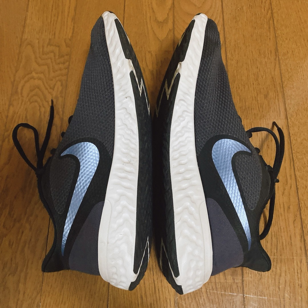 NIKE(ナイキ)のさとき様専用【美品】NIKEランニングシューズ レボリューション スポーツ/アウトドアのランニング(シューズ)の商品写真