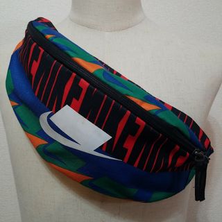 ナイキ(NIKE)のNIKE Multi Color Body / Waist Bag(ボディーバッグ)