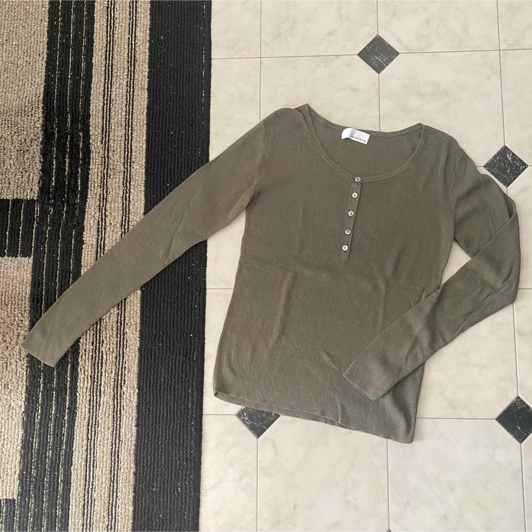 UNITED ARROWS green label relaxing(ユナイテッドアローズグリーンレーベルリラクシング)の中古 green label relaxing ヘンリーネックニット カーキ レディースのトップス(ニット/セーター)の商品写真