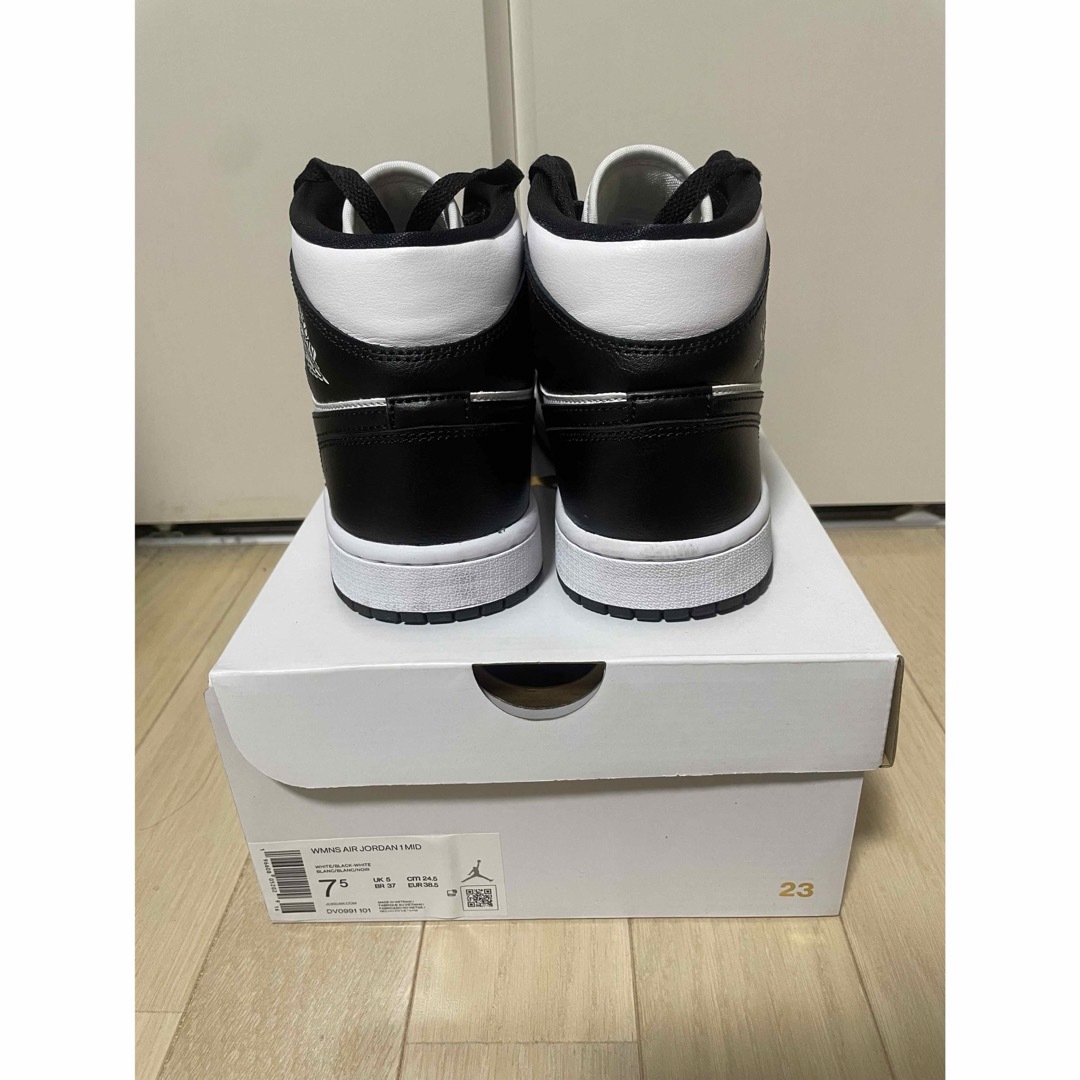 Jordan Brand（NIKE）(ジョーダン)のNike WMNS Air Jordan 1 Mid "Black/White" レディースの靴/シューズ(スニーカー)の商品写真