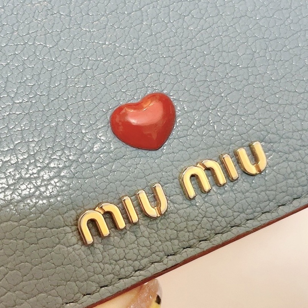 miumiu(ミュウミュウ)の(限定値下げ) miumiu ミュウミュウ　財布 レディースのファッション小物(財布)の商品写真