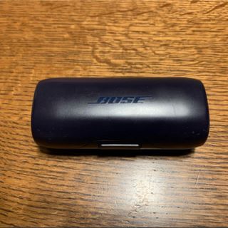 ボーズ(BOSE)のBOSEワイヤレスイヤホン 充電器(ストラップ/イヤホンジャック)