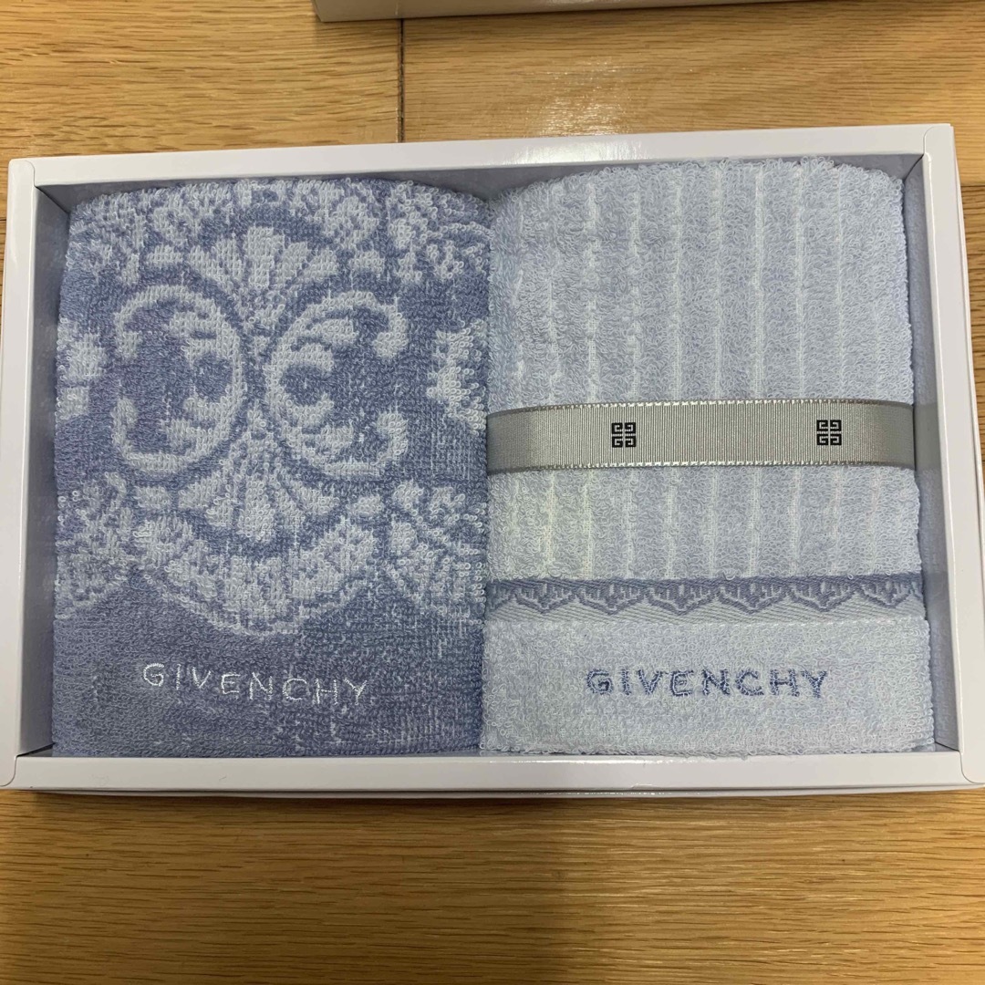 GIVENCHY(ジバンシィ)のジバンシー　新品　ゲストタオル＆タオルチーフ　セット インテリア/住まい/日用品の日用品/生活雑貨/旅行(タオル/バス用品)の商品写真