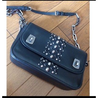 ミュウミュウ(miumiu)の超美品miumiuミュウミュウblackチェーンスタッズショルダークラッチbag(ショルダーバッグ)