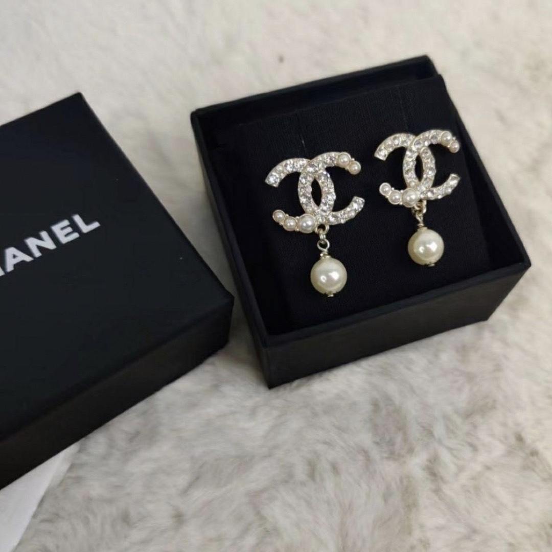 CHANEL(シャネル)のCHANEL シャネル　パール　ピアス　正規品　新品同様 レディースのアクセサリー(ピアス)の商品写真