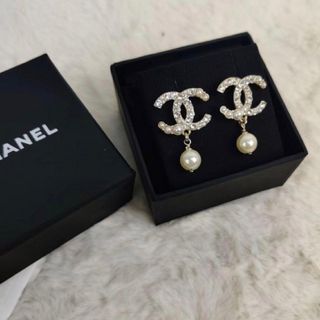 シャネル(CHANEL)のCHANEL シャネル　パール　ピアス　正規品　新品同様(ピアス)