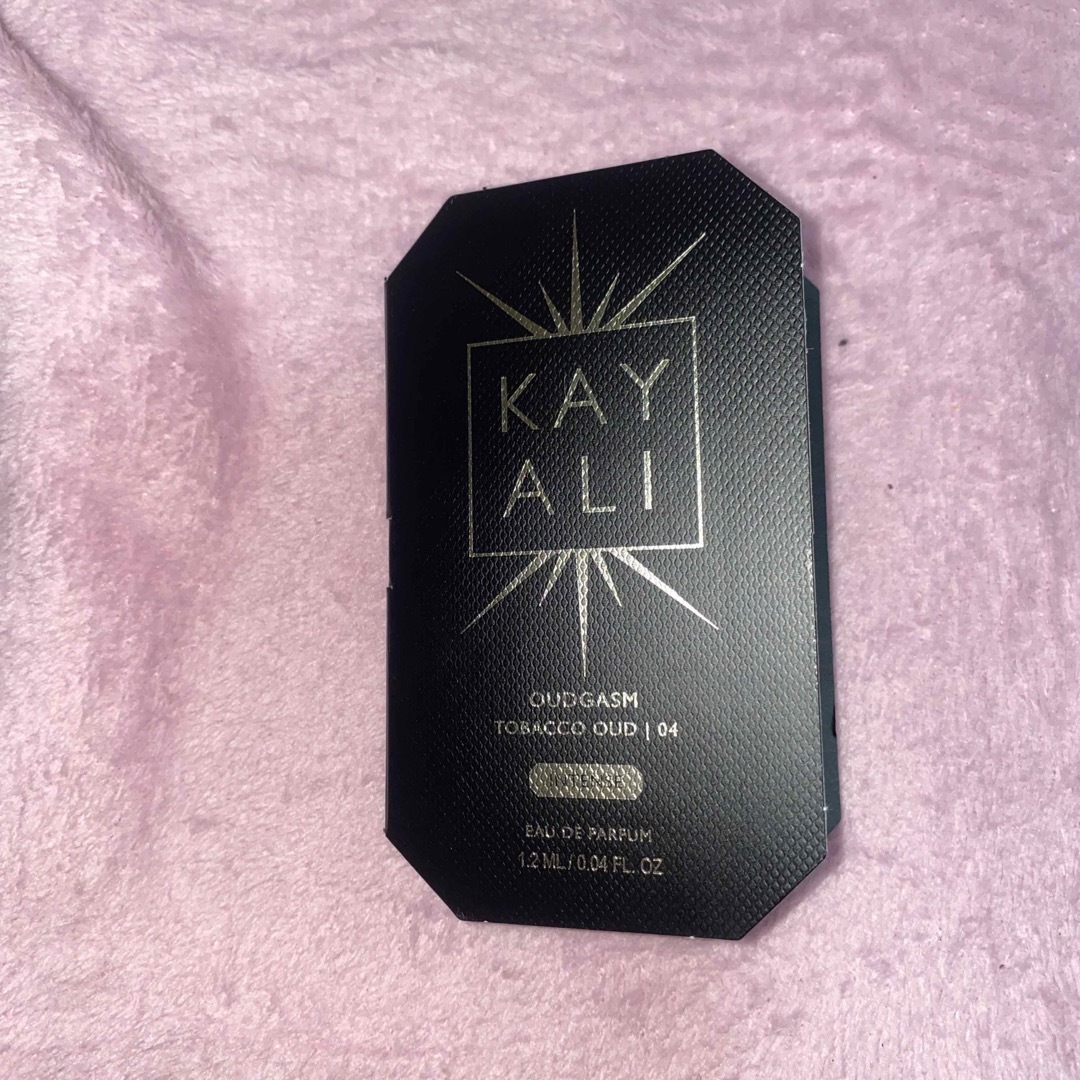 Sephora(セフォラ)のKayali oudgasm tobacco oud エンタメ/ホビーの本(洋書)の商品写真