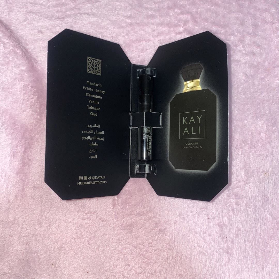 Sephora(セフォラ)のKayali oudgasm tobacco oud エンタメ/ホビーの本(洋書)の商品写真